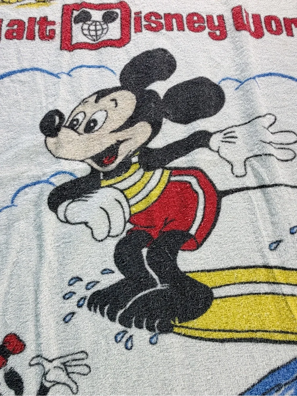 Vtg Walt Disney World Disneyland Exclusive Mickey & Friends Beach Towel Surfing